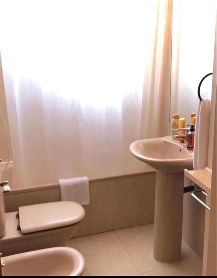 Suites Madrid Belfast 13 Ifema Airport Esterno foto