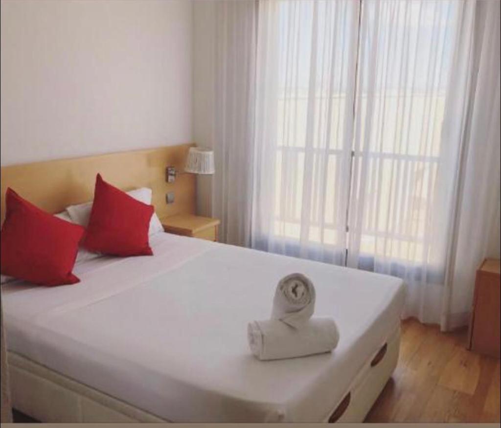 Suites Madrid Belfast 13 Ifema Airport Esterno foto