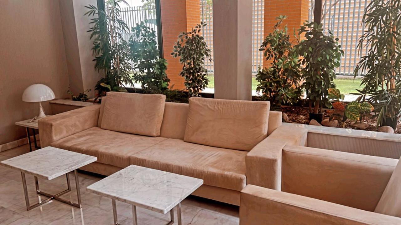 Suites Madrid Belfast 13 Ifema Airport Esterno foto